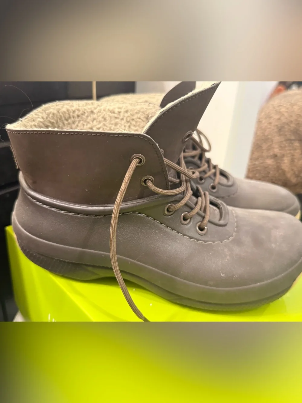 Crocs Women’s 8 Brown Fleece Lined Lace Up Winter Ankle Boots